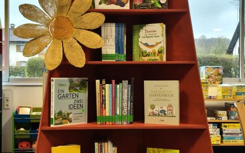 RotesRegalFrühling26